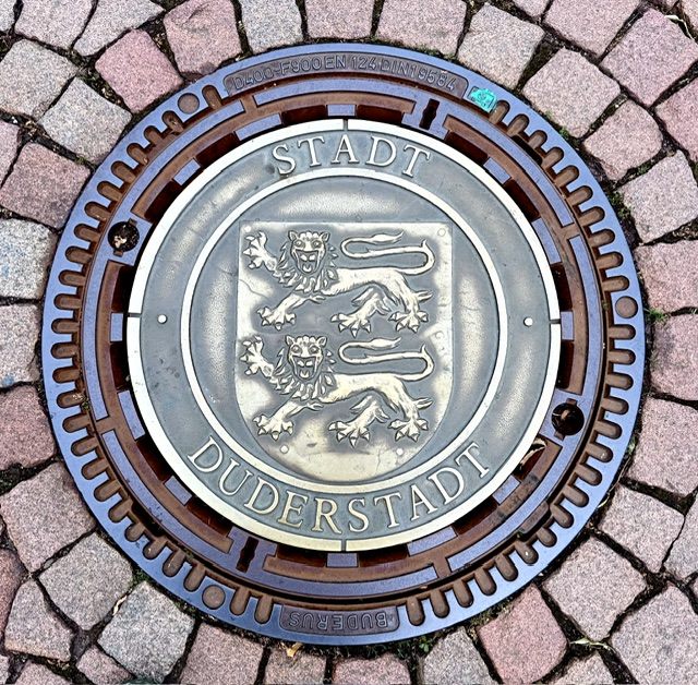 Gullydeckel mit Stadtwappen